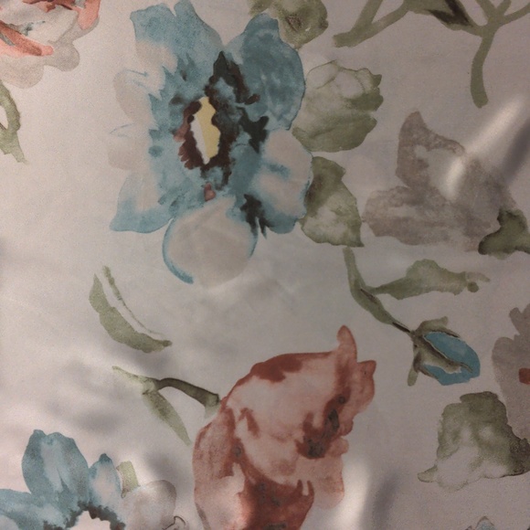 Like new short sleeve floral satiny nightie button size L - Picture 13 of 13